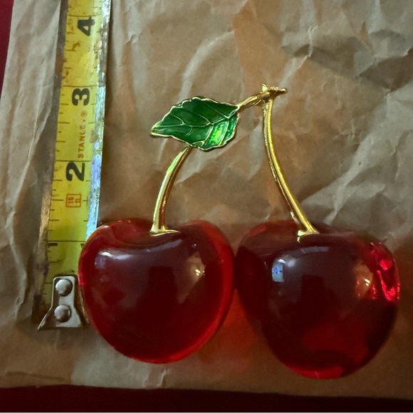 Elegant Red Crystal Cherry Sculpture paperweight - Picture 7 of 7